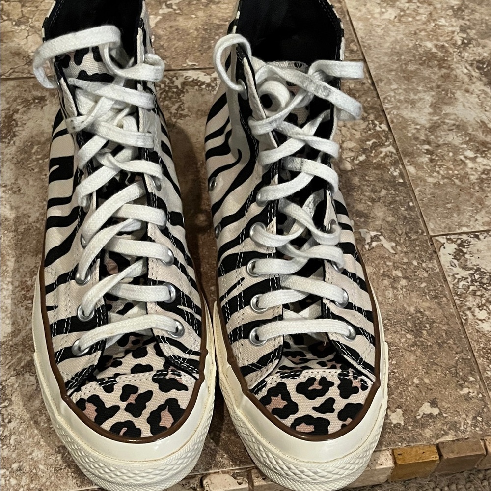 Converse Chuck 70 Black and Cream Zebra print. Unisex men’s 8, women’s 10.